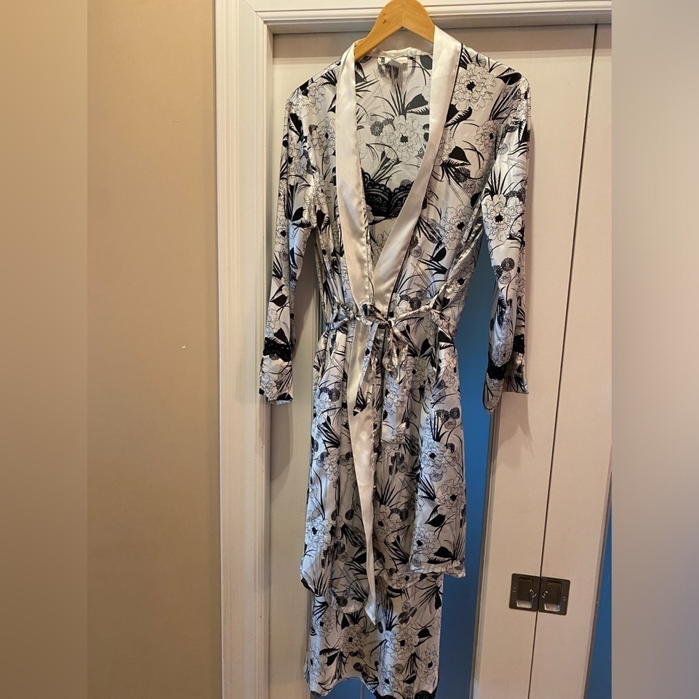 Vintage Versailles lingerie robe and chemise set adjustable black white floral M